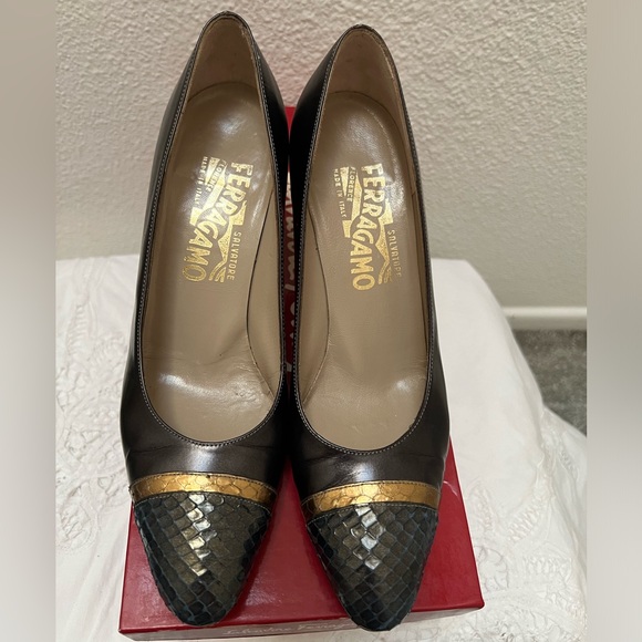 Salvatore Ferragamo Metallic Grey Pumps - Picture 1 of 12